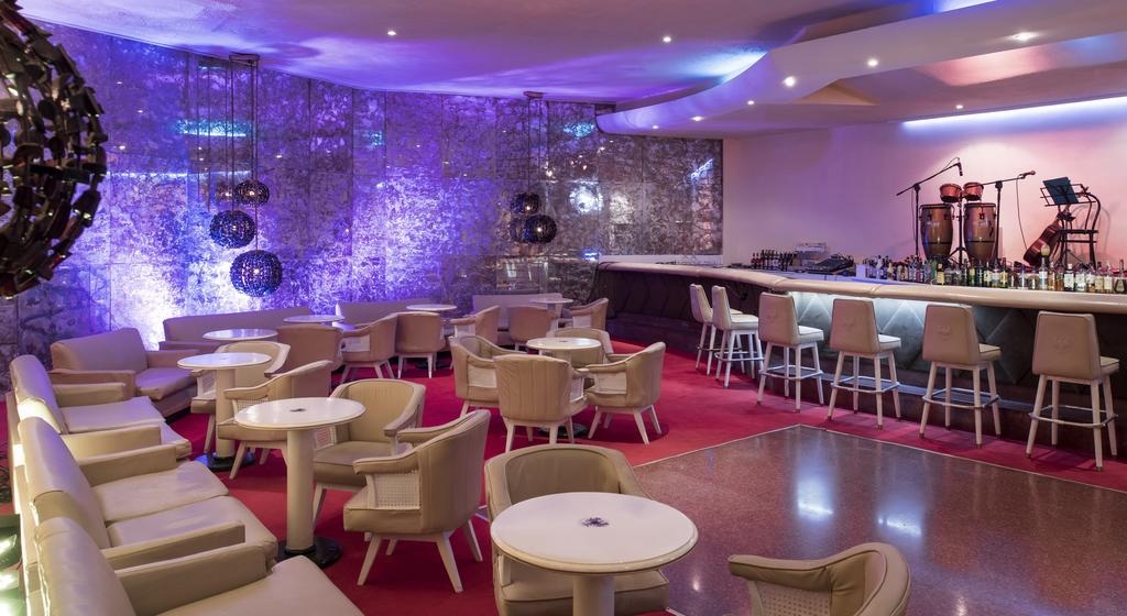 bar-elegante-hotel-habana-rieviera-cuba