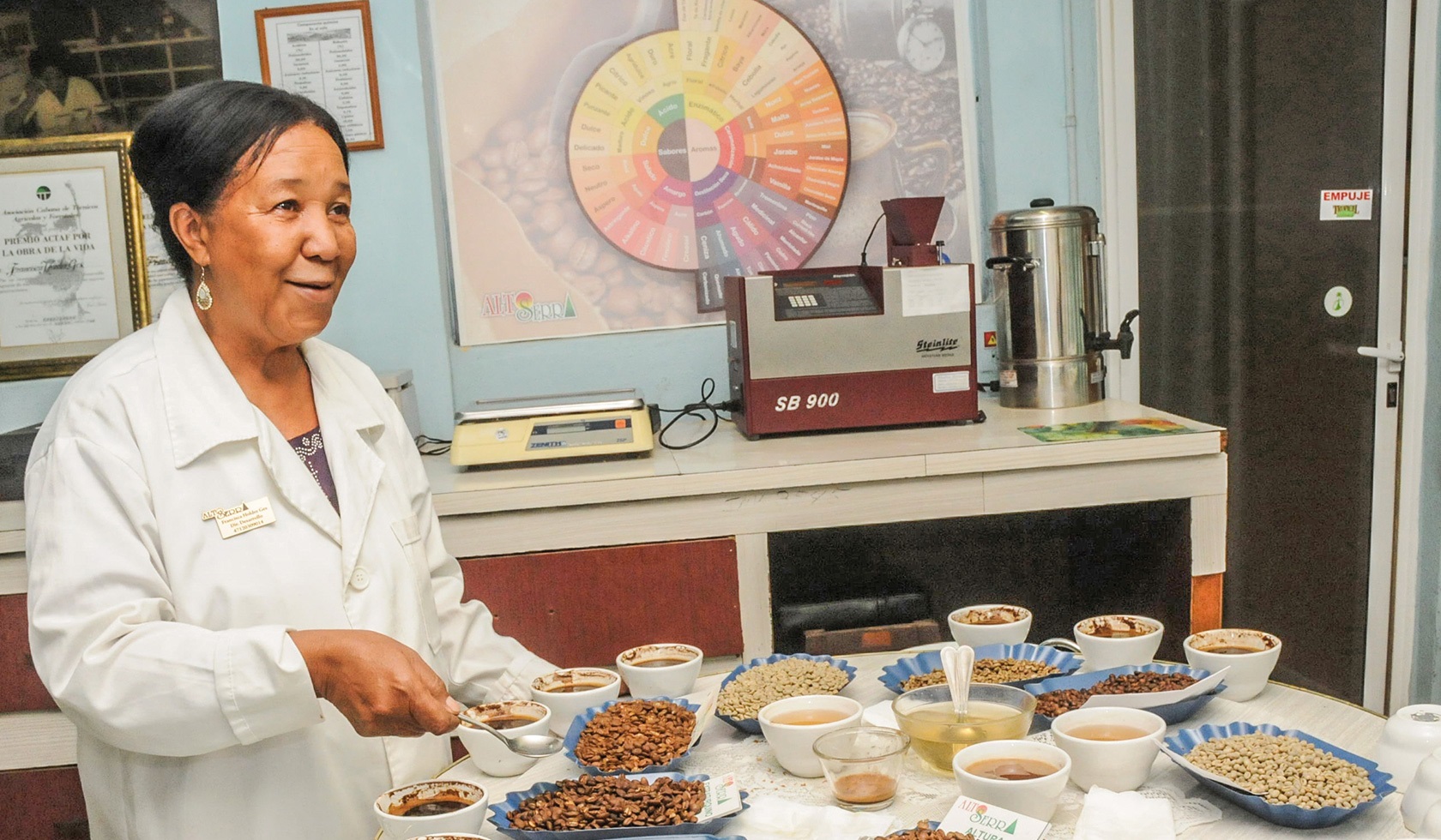 Cafe-Francisca Holder Ges