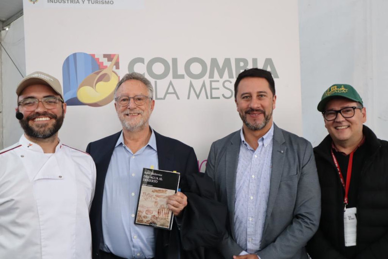 Leandro Carvajal, Azriel Bibliowicz, Arturo Bravo (Viceministro de Turismo) y Carlos Alberto Vives