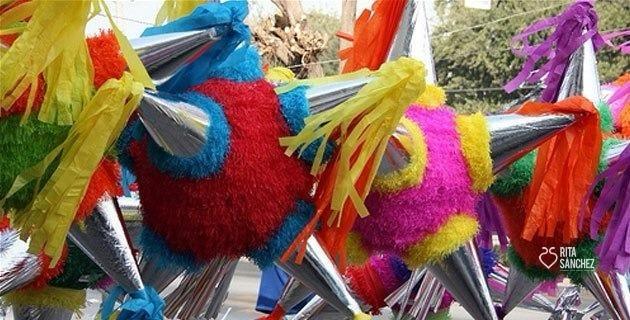 Foto: piñatas, cortesía de la autora.