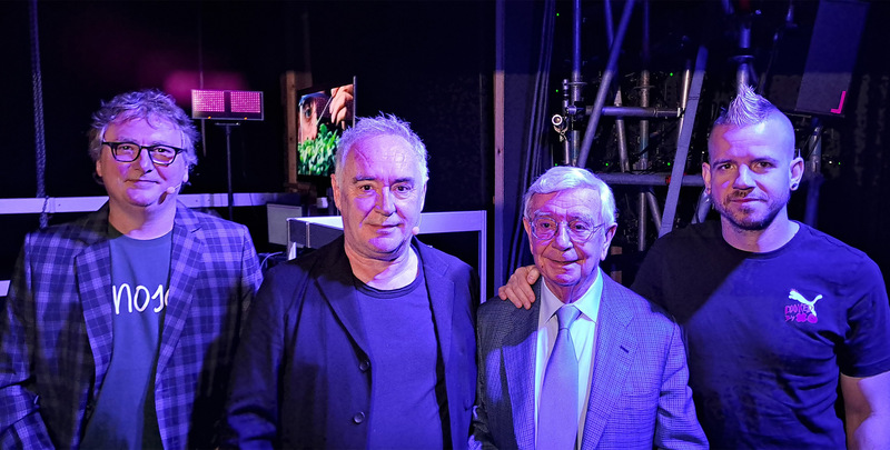 Rafael Ansón con Andoni Luis Aduriz, Ferran Adrià y Dabiz Muñoz en Madrid Fusión 2024. (Foto: Rafael Ansón)