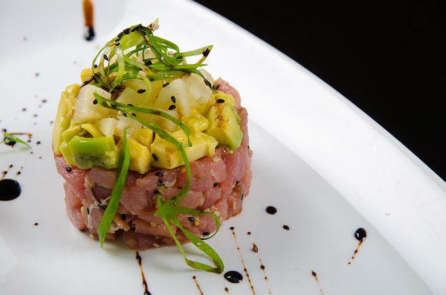 tartar de salmón y aguacate
