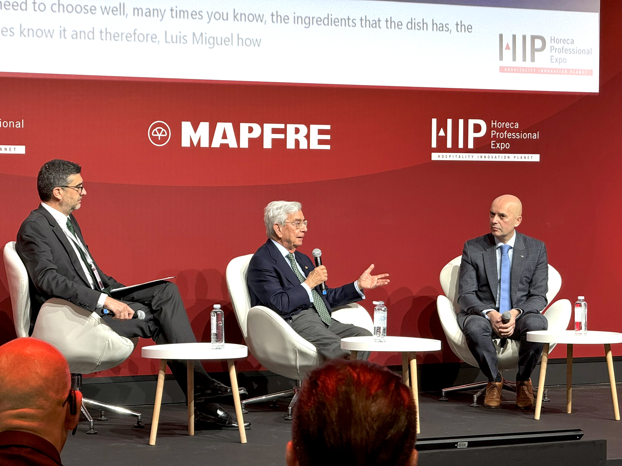 Alfredo Gómez-Acebo, Rafael Ansón y Luis Miguel Polo en el Congreso Europeo de Derecho y Gastronomía en HIP 2025. (Foto: ECNG)