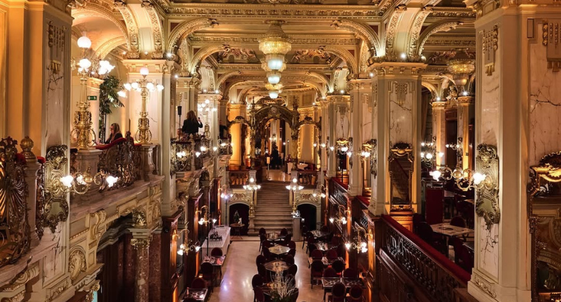 Café New York en Budapest es una de las cafeterías más bonitas del mundo