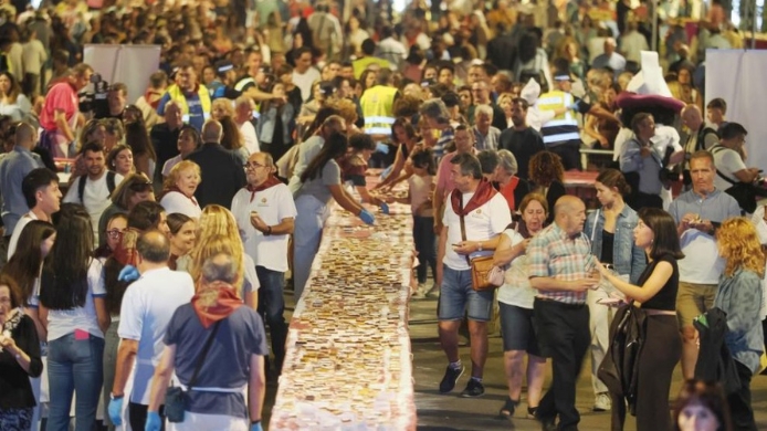 Línea de tartas más larga del mundo