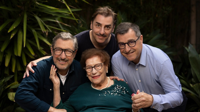 Monsterrat Fontané y sus hijos Joan, Jordi y Josep