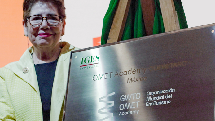 La rectora de IGES Universidad, Olivia González, inaugura OMET Academy en Querétaro