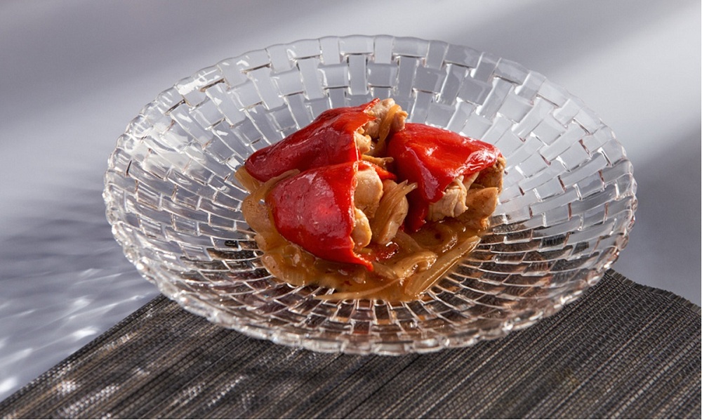 recetas con conejo-Piquillos-rellenos-de-conejo-encebollado