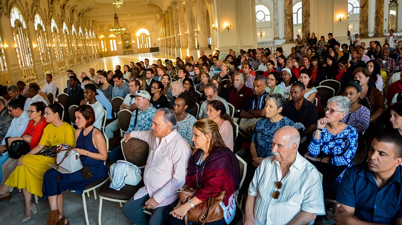 Excelencias-asistentes-presentacion-revistas