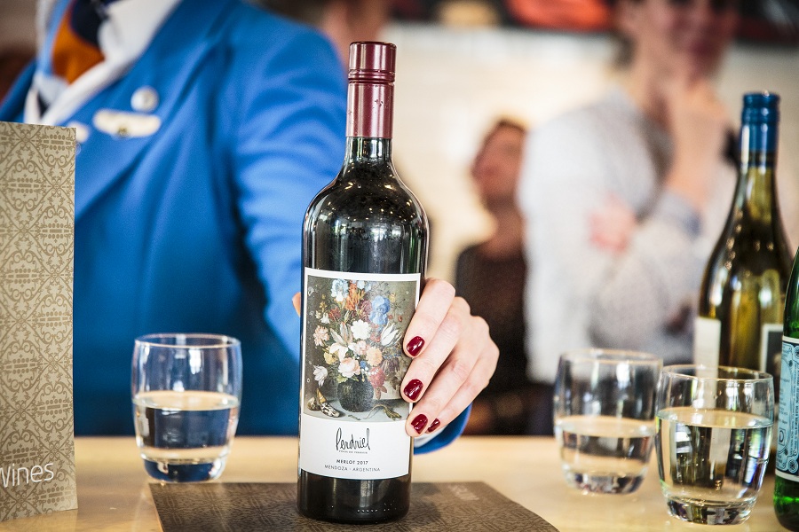 KLM-vinos-naturaleza-muerta-con-flores-balthasar-van-der-Ast