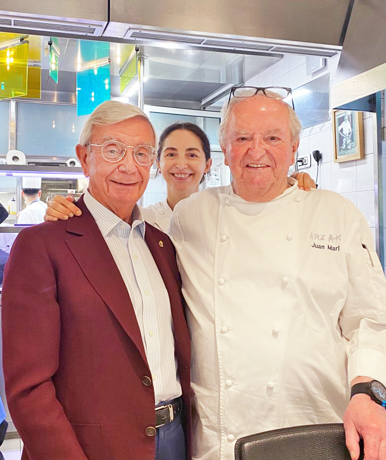  Rafael Ansón con Juan Mari y Elena Arzak.