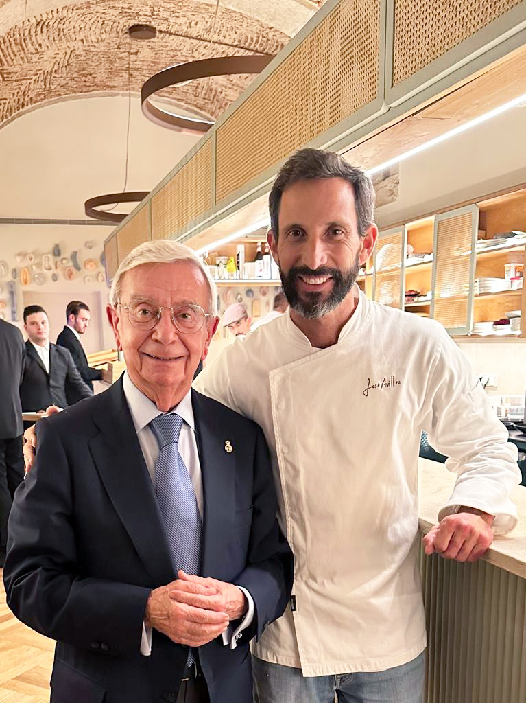 Rafael Ansón con José Avillez, chef del restaurante Belcanto, en Lisboa. (Foto: Rafael Ansón)