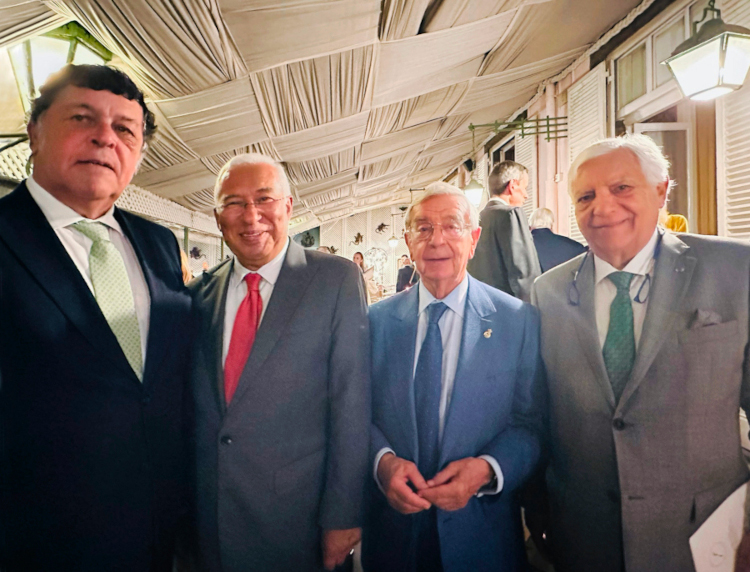 De izda. a dcha.: Carlos Fontão, secretario general de la ECNG; António Costa, primer ministro de Portugal; Rafael Ansón, presidente de la AIBG; y José Bento, presidente de la Academia Portuguesa de Gastronomía.