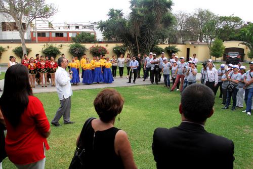 Chefs y estudiantes de cocina de Cuba aprenden sobre gastronomía peruana