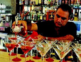 Cócteles Añejados acompañantes de lujo para el Habano