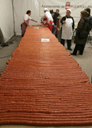 España: Baten récord Guinnes con el chorizo más largo del mundo