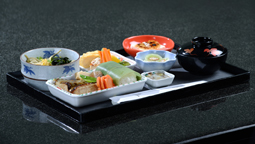 La revista Saveur premia a Emirates por su gastronomía a bordo 