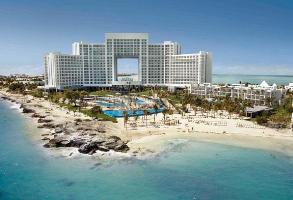 RIU renueva sus bufés con modernas miniporciones