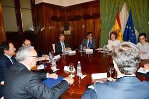 García Tejerina: La industria de la alimentación y bebidas española se consolida en los mercados internacionales