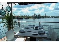 Riomar: una terraza agradable para asomarse a La Habana