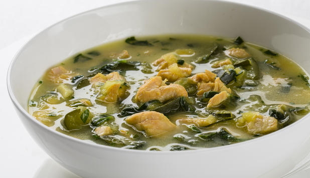 Sopa de verduras y Salmón Noruego fresco con azafrán