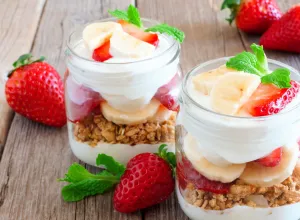 yogur y frutas-tarro-recetas-para-el-verano