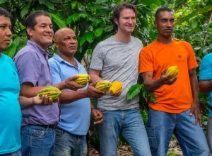 Santiago y agricultores