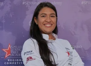 Gabriela Sarmiento con el premio S.Pellegrino Young Chef Academy de Latinoamérica