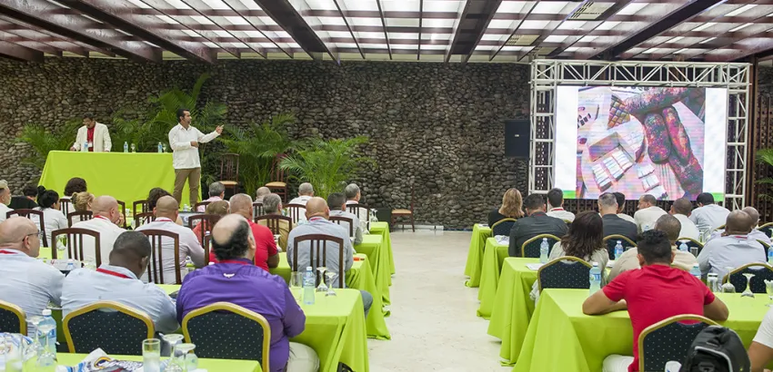 Seminario Gastronomico Internacional Excelencias Gourmet-Quesos-Niña-Mari