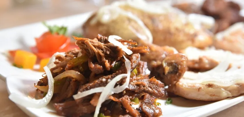 Ropa vieja: plato emblemático de la cocina cubana