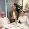 Rafael Ansón con Juan Mari y Elena Arzak en su restaurante de San Sebastián. (Foto: Rafael Ansón)